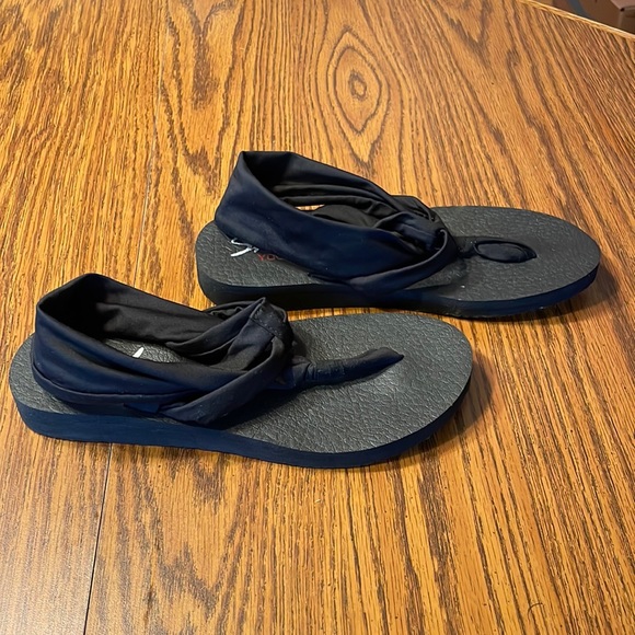 Skechers Shoes - Sketchers Cali women’s meditation – studio kicks, flat sandal. size 9.